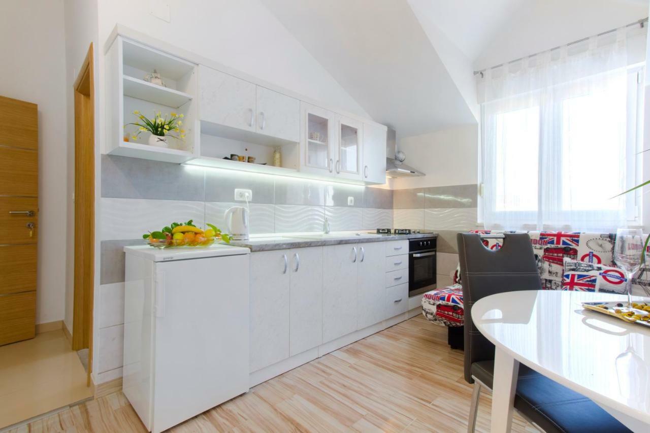 Apartmani Skelin***/**** Каштела Екстер'єр фото
