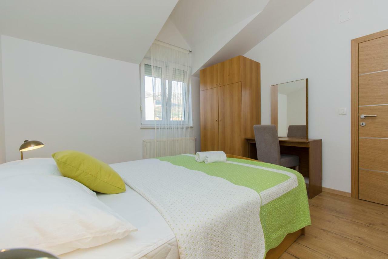 Apartmani Skelin***/**** Каштела Екстер'єр фото