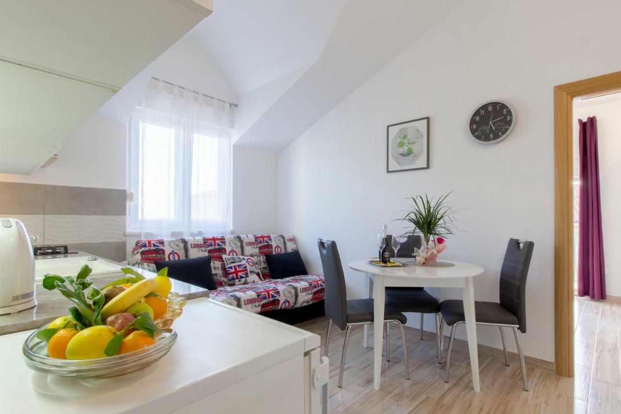 Apartmani Skelin***/**** Каштела Екстер'єр фото